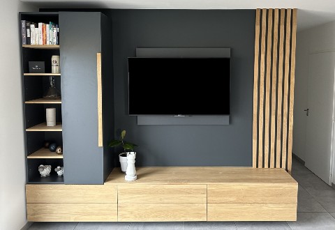 TV cabinet in solid oak panels