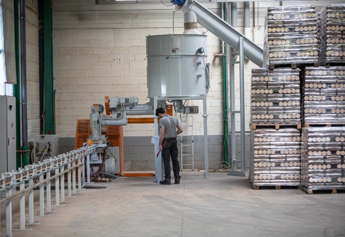 The Ducerf Group invests in the production of compressed logs for the wood energy market