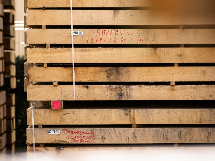 Oak industrial crossing timbers, and sleepers : A professional guide