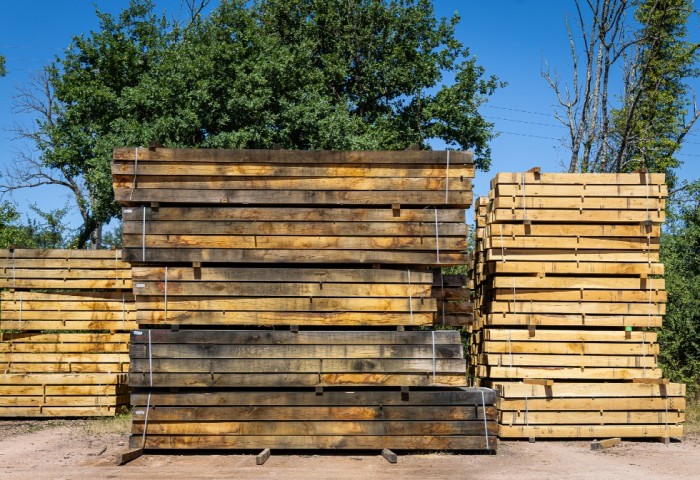 Oak industrial crossing timbers, and sleepers : A professional guide