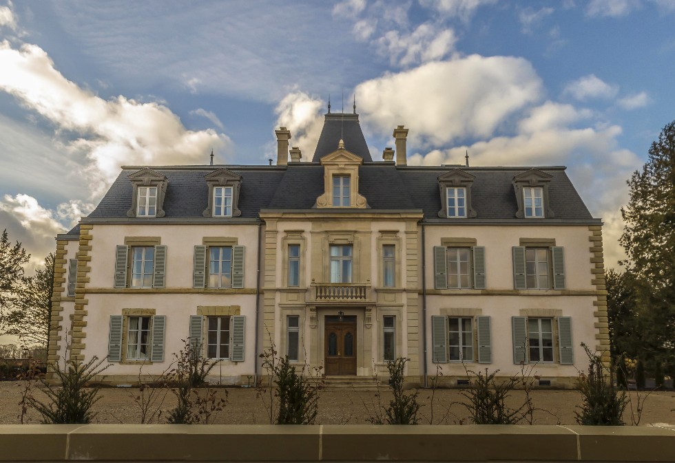 Château de Damblain: Custom oak finger jointed scantlings for exceptional exterior joinery