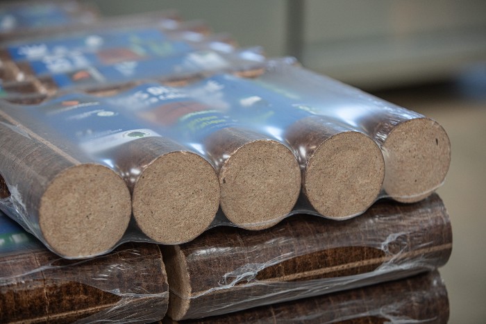 The Ducerf Group invests in the production of compressed logs for the wood energy market