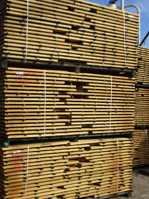 Strips and square-edged oak timber Q-F 1a