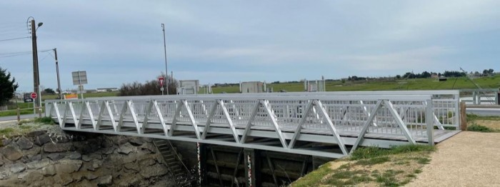 A footbridge at the Pont Neuf harbour