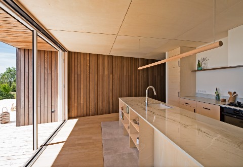 An architect's house in wood and straw