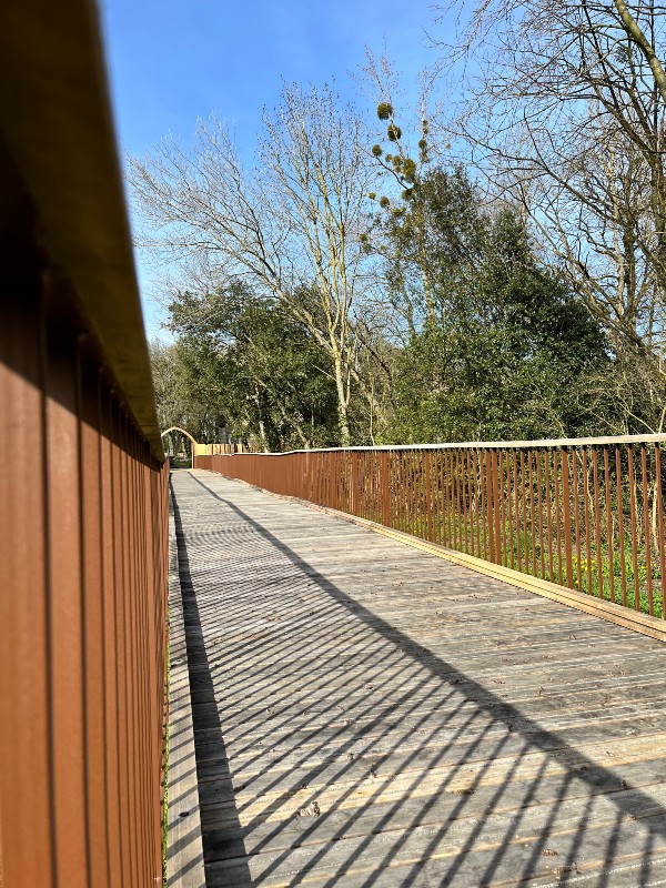 Oak footbridge at Château des Essarts