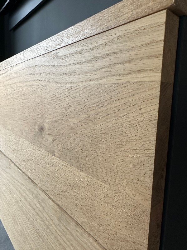 TV cabinet in solid oak panels